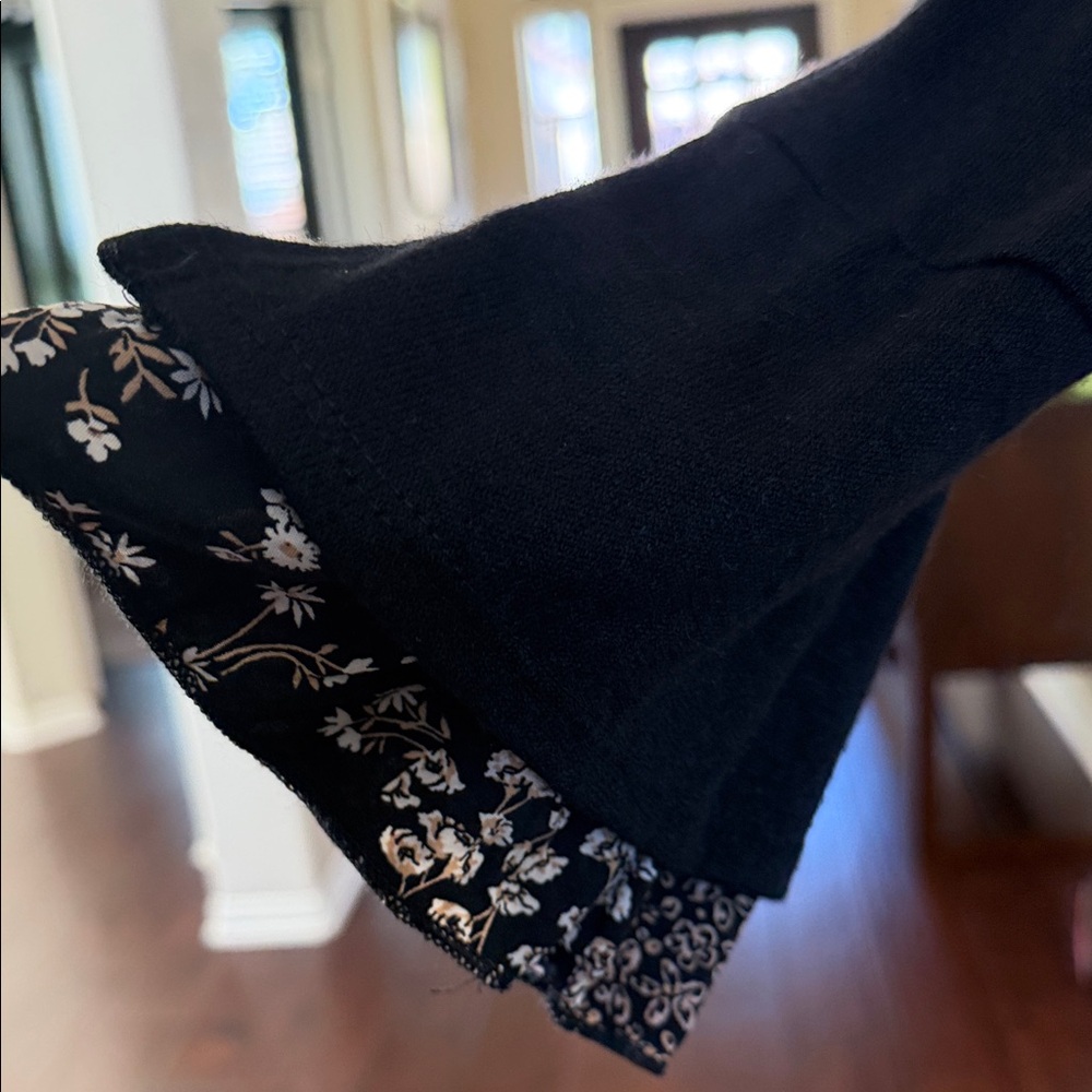 Elegant Black Floral Blouse by Dimofee - Picture 2 of 3